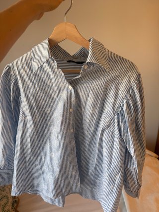 Camisa Zara a rayas con estampado floral