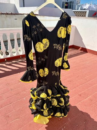 Vestido de flamenca negro y amarillo