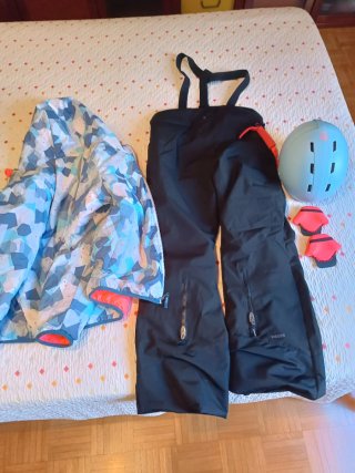 Conjunto de Esquí: Chaqueta, Pantalón y Casco