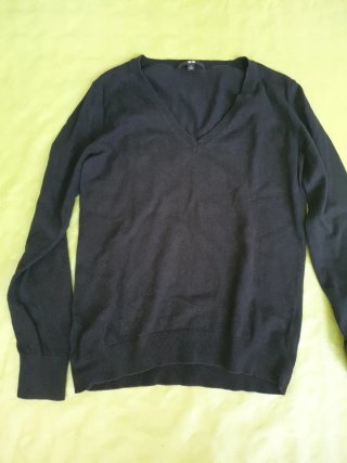 Jersey Uniqlo Cuello de Pico Negro