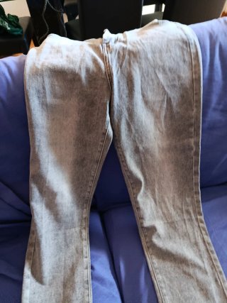 Pantalón tejano gris de mujer a estrenar
