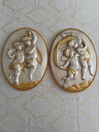 Coppia di quadri in gesso con angeli