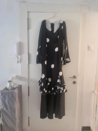 Vestido de flamenca negro con lunares