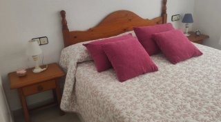 Cabecero y dos mesillas de madera provenzal