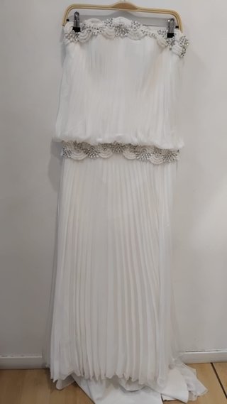 Vestido de novia fluido con pedrería talla 42