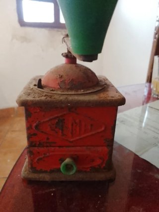 Molinillo de café antiguo