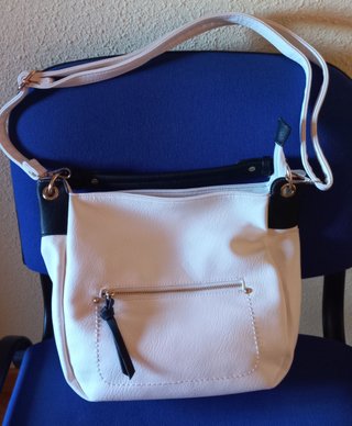 Bolso de hombro bicolor blanco y negro