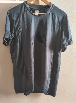 Camiseta manga corta Quechua gris (talla L)