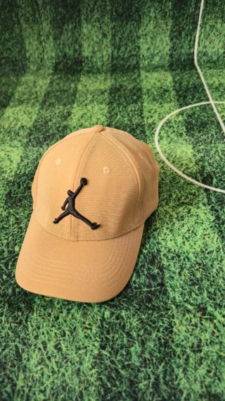 Gorra Jordan Beige
