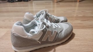 Zapatillas New Balance Gris y Beige