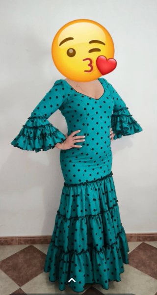 Traje de flamenca turquesa con lunares