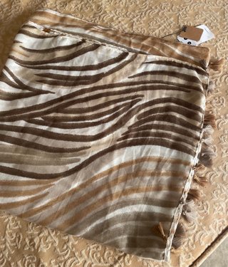 Echarpe con Estampado y Borlones