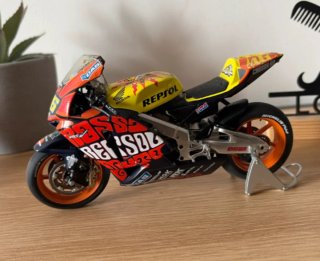 Maqueta Moto Honda Valentino Rossi 2003  1:12
