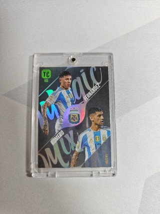 Cromo Panini Magic Enzo Fernández y Cuti Romero