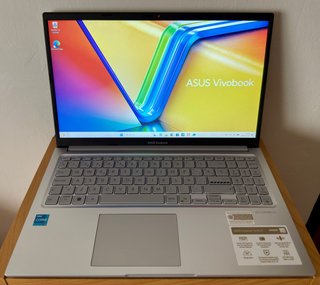 Portátil Asus Vivobook 15 + accesorios extra