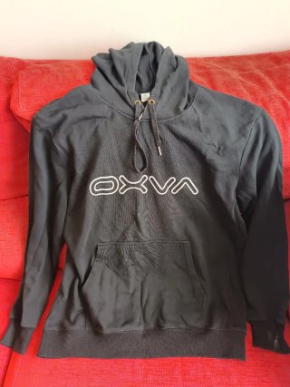 Sudadera Negra con Capucha