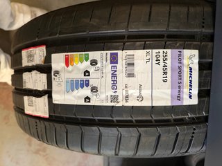 Neumático Michelin Pilot Sport 5 255/45R19