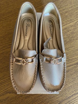 Mocasines Dorados con adorno Talla 36