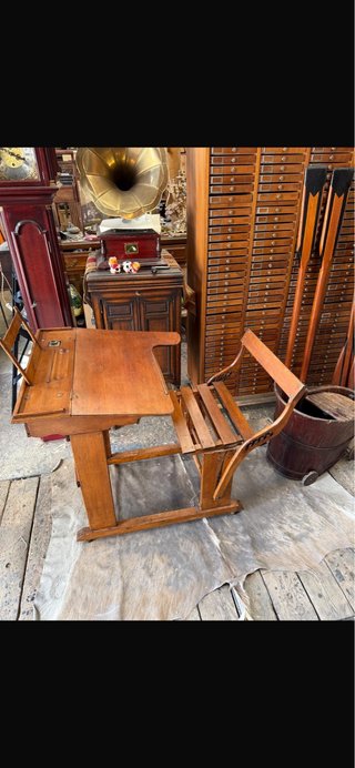 Pupitre Escolar Antiguo de Madera