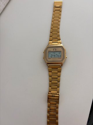 Reloj Digital Dorado