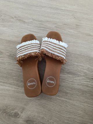 Sandalias de cuña con flecos