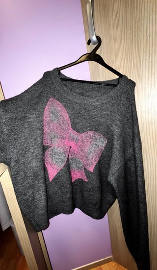 Jersey Gris con Estampado de Lazo Rosa