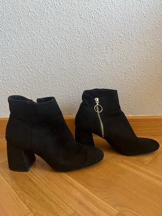 Botines Negros con Tacón