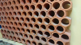 Ladrillo / botellero hexagonal cerámico apilable