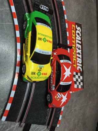 Scalextric Compact 1/43 con 2 coches