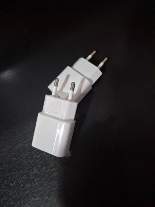 2 Cargadores de pared blancos