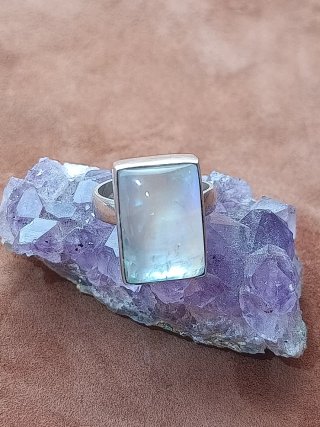 Anillo de Plata con Piedra Luna