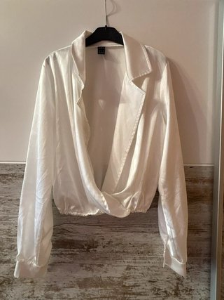Blusa SHEIN blanca cruzada con escote drapeado Tal
