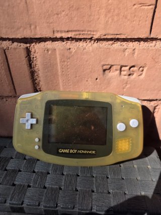 Nintendo Game Boy Advance Amarilla