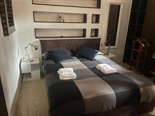 Arredo camera da letto con comodini e cassettiera