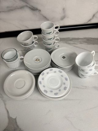 Set de platos y tazas de café