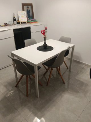 Mesa de Comedor con 4 Sillas mesa de Ikea .