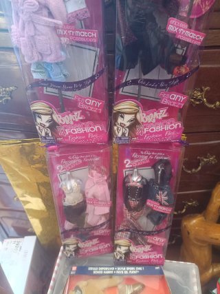 4 confezioni di abbigliamento Bratz Passion 4 Fashion