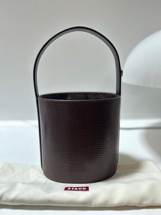 Bolso STAUD tipo cubo