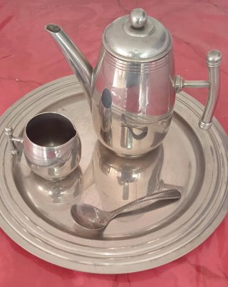 Juego de café de metal plateado
