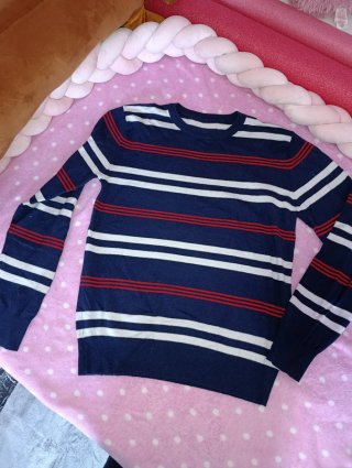 Jersey de rayas azul y rojo