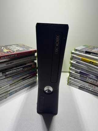 Consola Xbox 360 e giochi in lotto