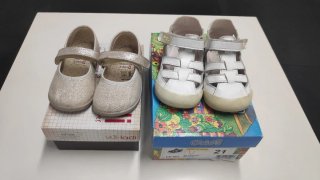 2 Pares de Zapatillas para Niña. Talla 21