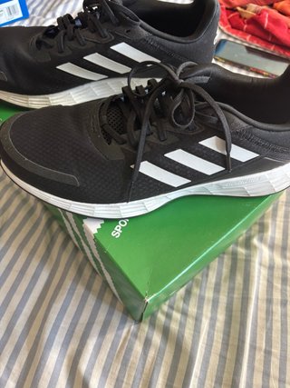 Zapatillas adidas Negras y Blancas