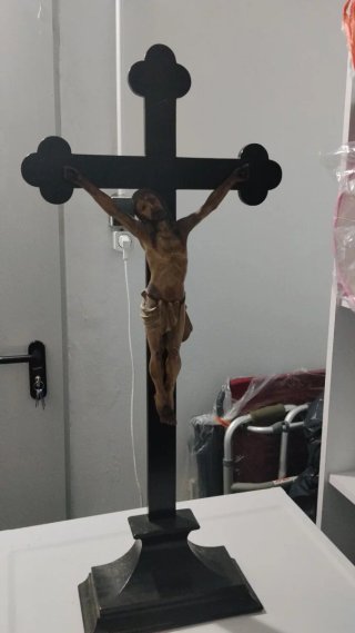 Crucifijo de Madera con Cristo.