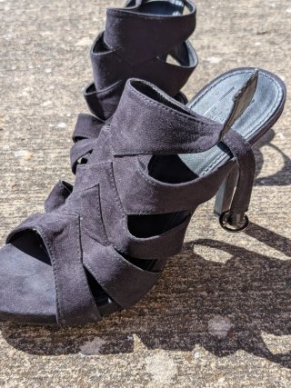 Tacones Negros con Tiras