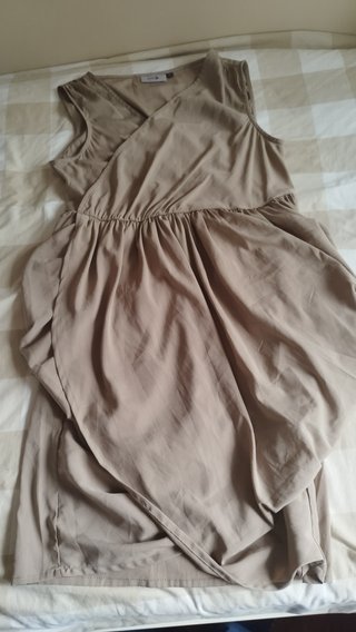Vestido beige sin mangas
