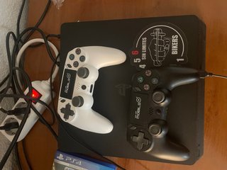 PS4 (PlayStation 4) con 2 mandos
