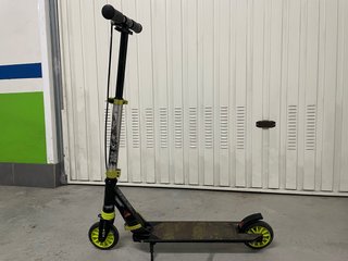 Patinete Oxelo de 6 a 9 años.