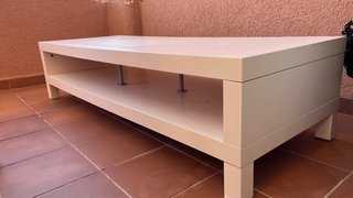 Amplio mueble de TV blanco de Ikea