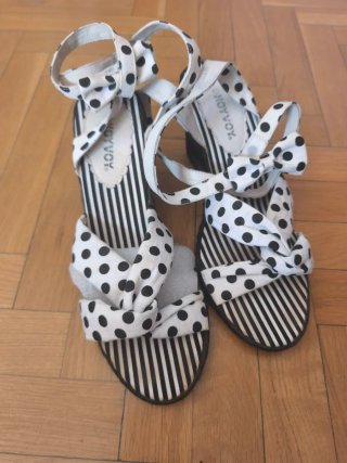 Sandalias cuña Hoyvoy lunares y rayas T.41